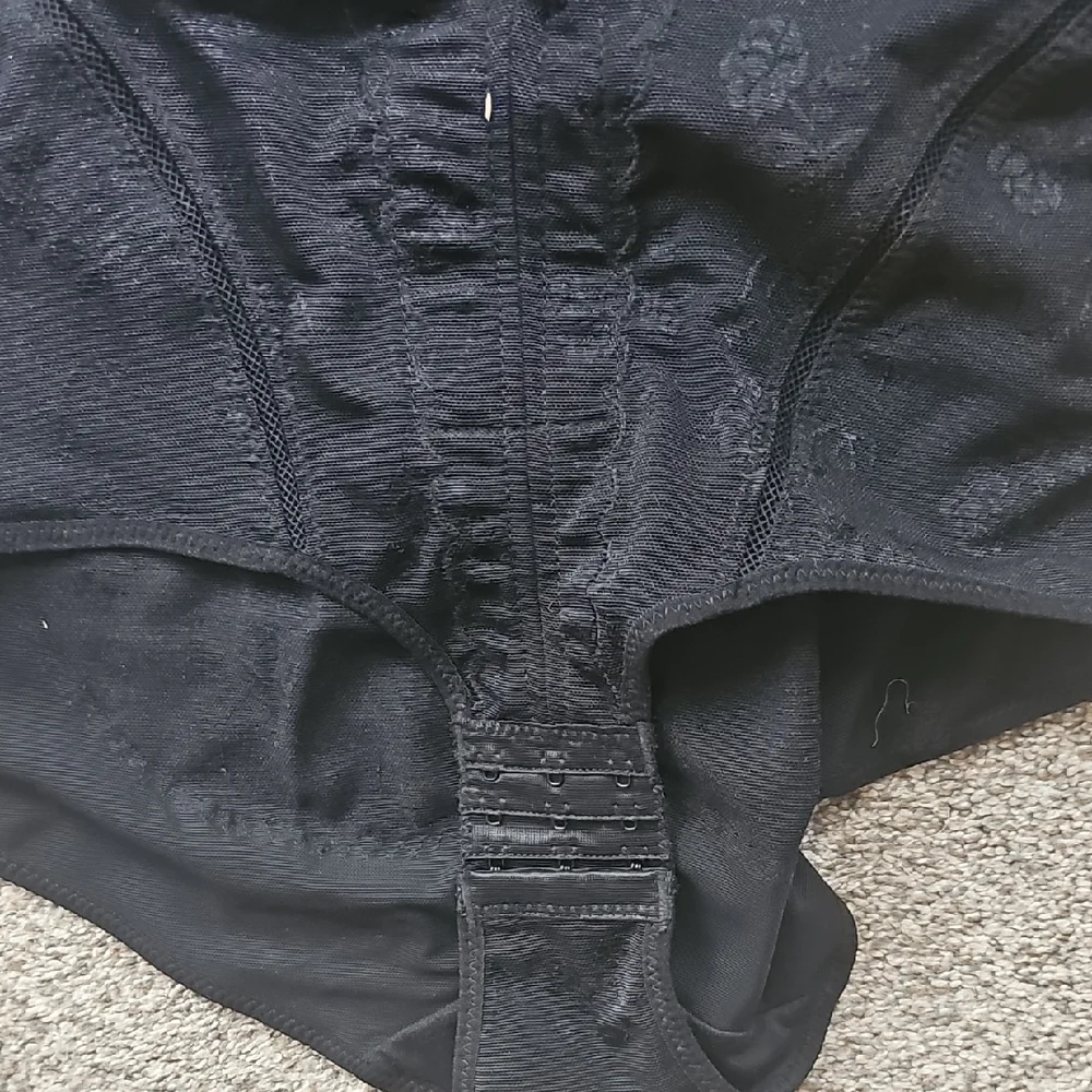 Shapewear  Black Bodysuit, New Never Worn, Hooks And Zipper - Picture 6 of 6